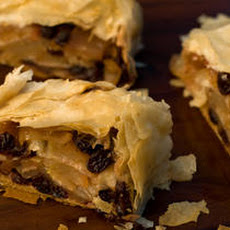 Simple Cinnamon-Raisin-Apple Strudel Recipe