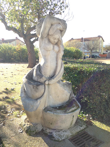Clermont-Ferrand - Statue De Femme