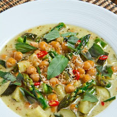 Asparagus, Zucchini and Chickpea Green Curry