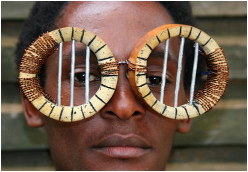 Kuriose Brillen von Cyrus Karibu | Blickers