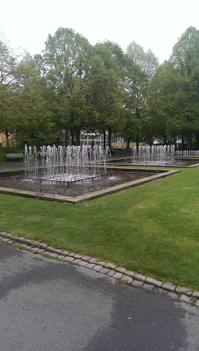 Brunnen im Schlosspark rechts
