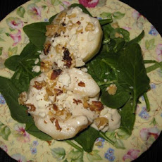 Pear Salad With Spinach, Blue Cheese, and Walnuts