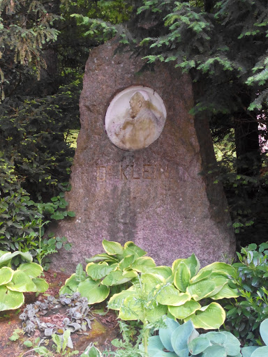 Monument on Dr Klein