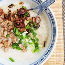 Congee (Rice Porridge) with Minced Pork and Crispy Shallots