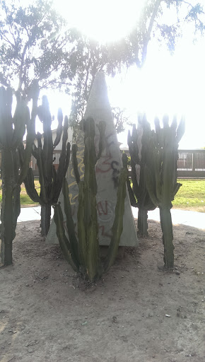 Obelisco De Los Cactus 