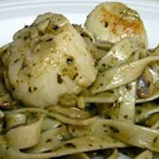 Pasta with Pesto and Scallops