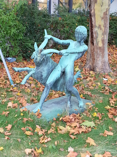 Skulptur Junge mit Ziegenbock