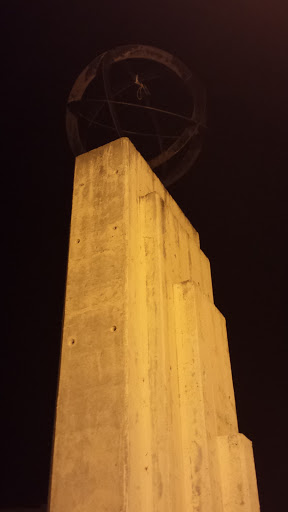 Obelisco Sobre El Serpis
