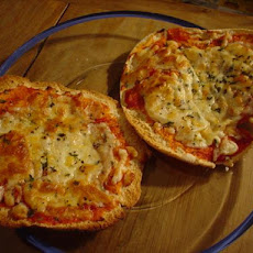 Fast and Easy Pita Pizza in Less Than 10 Minutes!