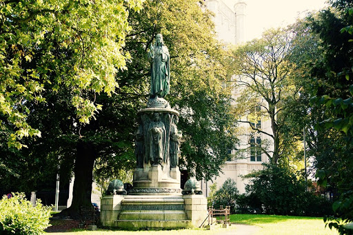 Statue Sint-Annaplein