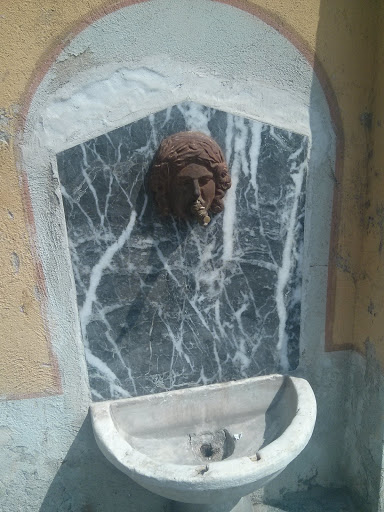 Mondovi - Fontana Murale In Marmo