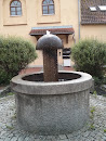 Brunnen vor der Kirche 