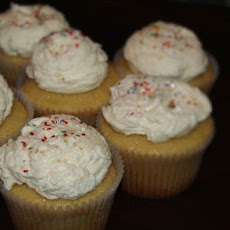 Divine Vanilla Cupcakes