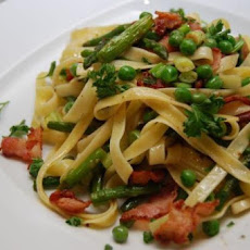 Linguine with Asparagus, Bacon, and Arugula
