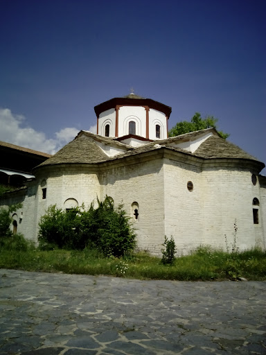 храм в манастир Св. Кирик