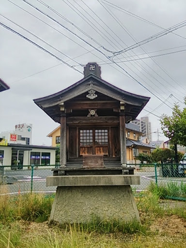 公園のお地蔵様の祠