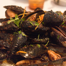 Spicy Mussels In White Wine Sauce