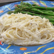 15 Minutes Creamy Fettuccine Alfredo