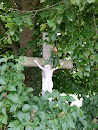Kreuz unterm Baum