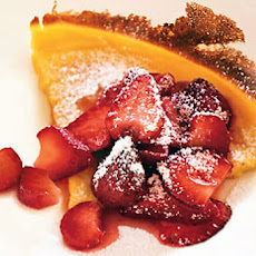 Puffed Pancake with Strawberries