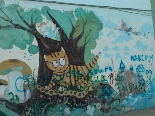 Графити на детской площадке.