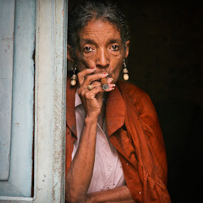 by Simon Charlton - People Street & Candids ( dubai photographer, simon charlton photography, cuba )