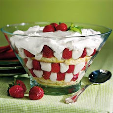 Strawberry-Sugar Biscuit Trifle