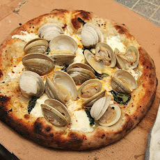 Pizza with Fresh Clams, Garlic, Mozzarella, Romano, and Basil jkla