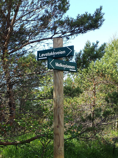 Hiking Trail Sign Løvstakkveien Melkeplassen