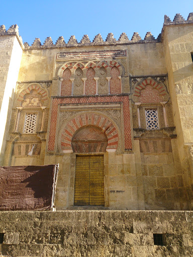 Portada Lateral De La Mezquita