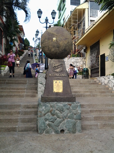 SKAL Internacional Statue