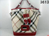 Una Amplia Extension De Marca Bolsos Y Carteras