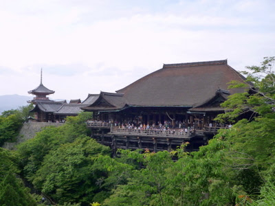 kiyomizu temple main building with pagoda
