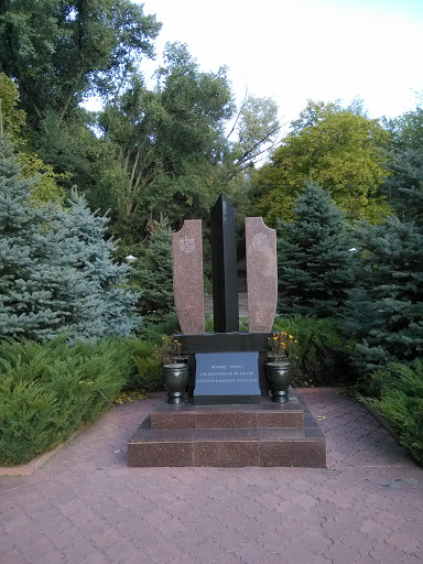 Mai Monument