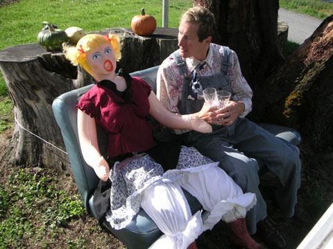 ROMANCE INFLATES ON THE SET OF HOT NEW FLICK!