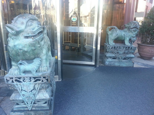 39th Ave Chinese Dog Statues