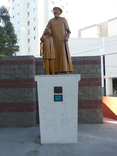 Monumento Al Padre Corti