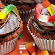 Easy Halloween Worm Cupcakes
