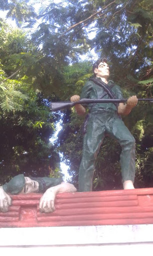 Estatua Del Soldado Paraguayo