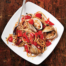 Pasta with Fresh Tomato Sauce and Clams