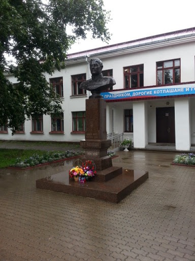 Памятник Н. Г. Кузнецову