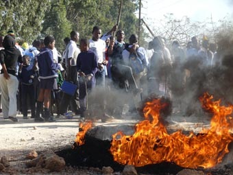 [SchoolburningMatafinNelspruitSept232008[5].jpg]