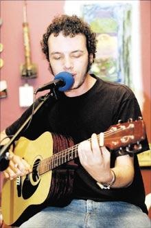 [AfrikaansSingerFrancoisViljoenMurderedAug2007LynnwoodPretria[3].jpg]