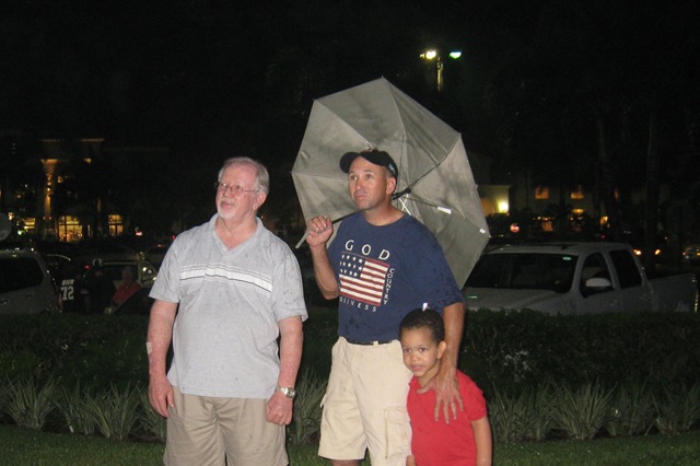 [Fireworks in the rain[1].jpg]