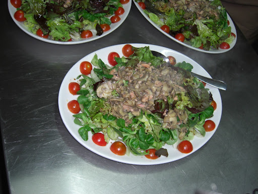 gulas con vinagreta al ajo picado