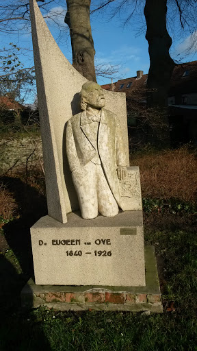 Standbeeld Eugeen Van Oye