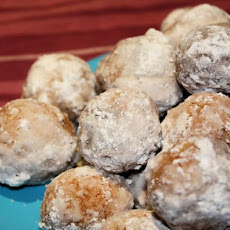 Almond Macaroons (Makroul El Louse)