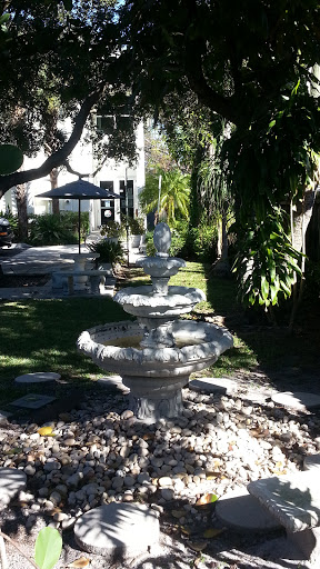 The Fountain of Lake Worth Community Food Pantry