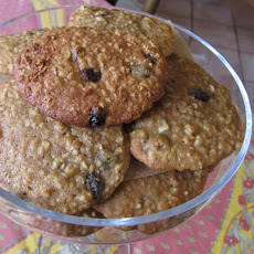 Chewy Oatmeal Raisin Cookies
