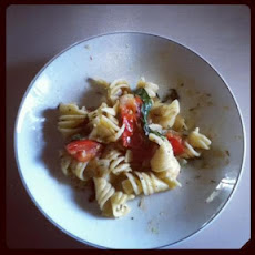 Pasta With Tomato, Spinach, and Mozzarella
